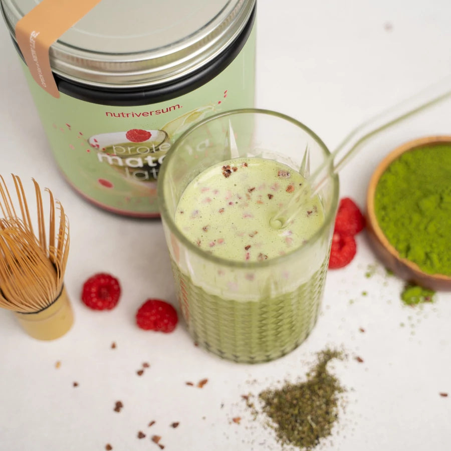 Nutriversum Protein-Matcha-Latte mit Proteinpulver und Himbeerstückchen Flow 360gr